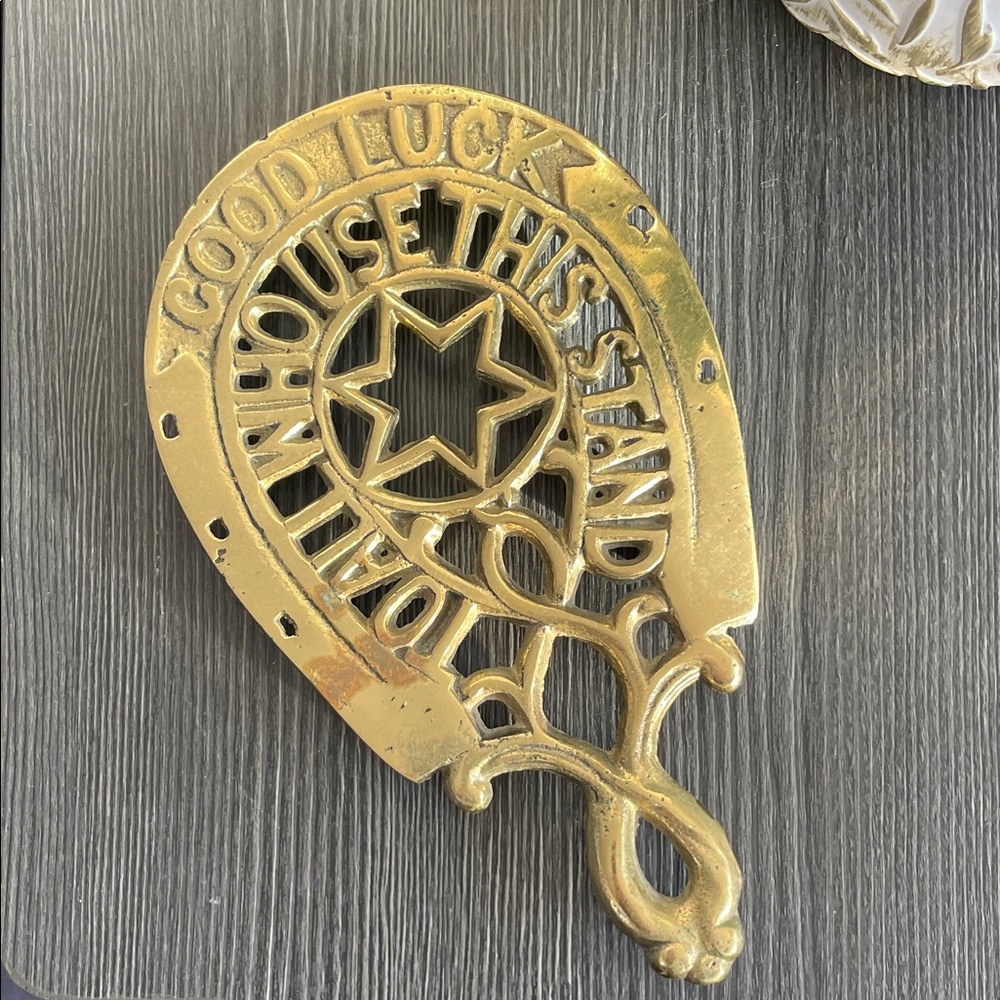 TVG Brass Horseshoe Trivet/Wall Decor